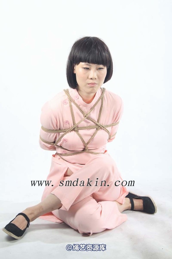锐度主张 - 粉色护士服花样捆绑模特：碧菡 第 27 张图片
