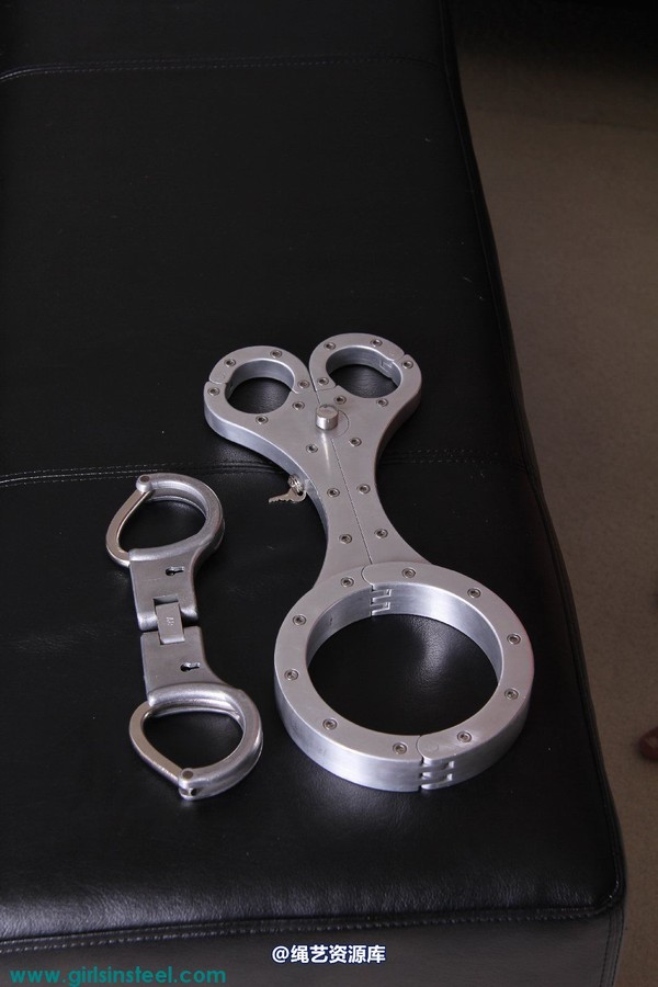 girlsinsteel - Rigid cuffed and gagged 第 2 张图片