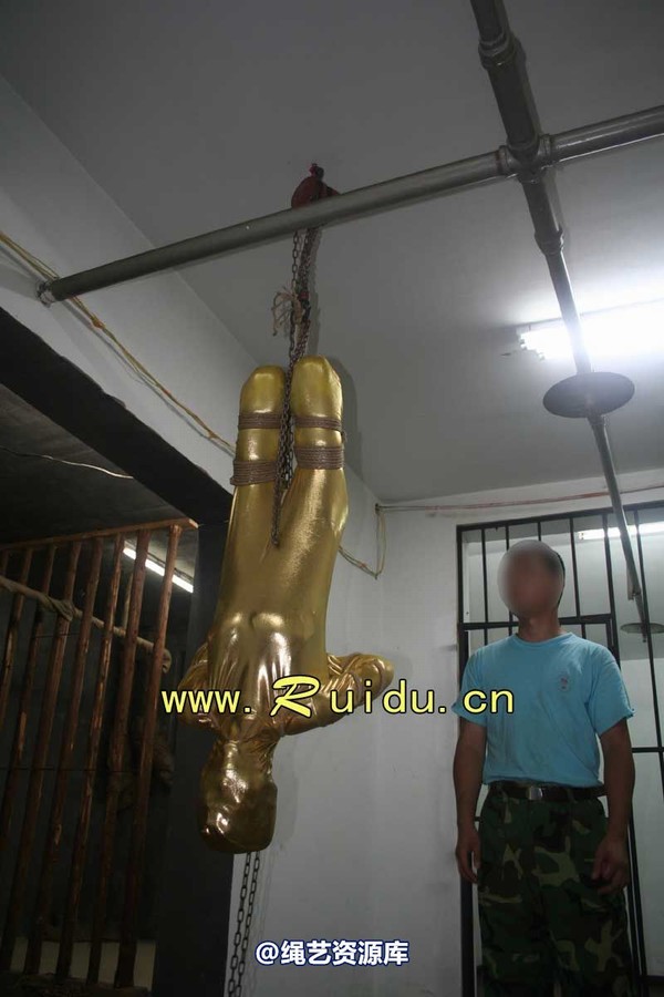 锐度主张 - 20070921第34期 影片胶衣紧缚悬吊图片 第 24 张图片