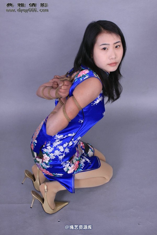 典雅倩影 - 074-清香飘来花吐蕊，秋千娇女荡春风 第 5 张图片