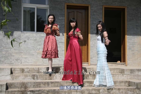 锐度主张 - 礼服三美 2模特：云若 蓉蓉 丝丝 第 49 张图片