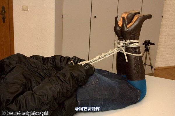 bound-neighbor-girl - Guest Melissa - Wintry robbery 第 60 张图片