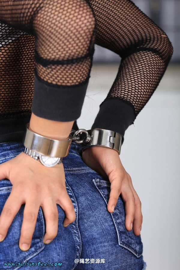 girlsinsteel - New model wants to be cuffed 第 79 张图片