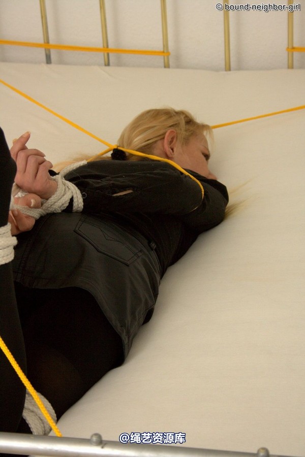 bound-neighbor-girl - Noelle in Hogtied 第 13 张图片