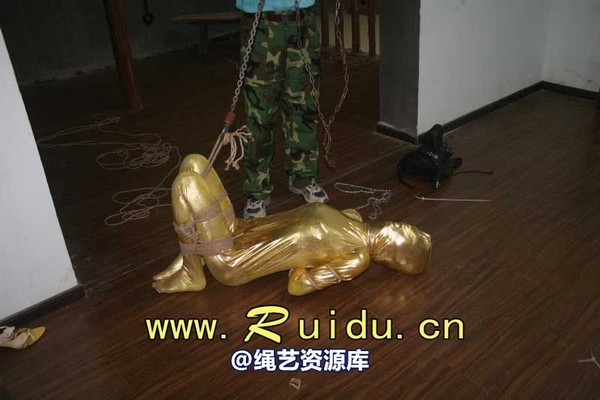 锐度主张 - 20070921第34期 影片胶衣紧缚悬吊图片 第 195 张图片