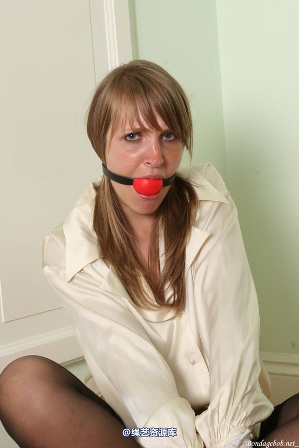 bondagebob - Sapphire Blu Open wide and shut up! 第 55 张图片