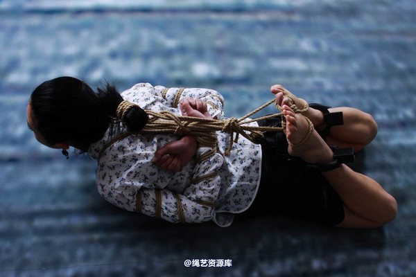 神艺缘 - 227-古朴老街上的少女 第 22 张图片