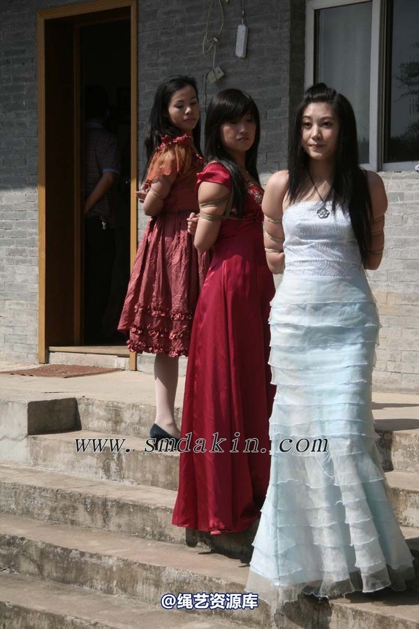 锐度主张 - 礼服三美 2模特：云若 蓉蓉 丝丝 第 40 张图片