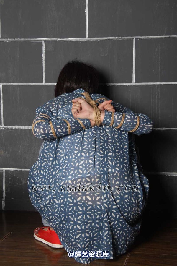 锐度主张 - 女囚五花脚镣模特：碧菡 第 26 张图片
