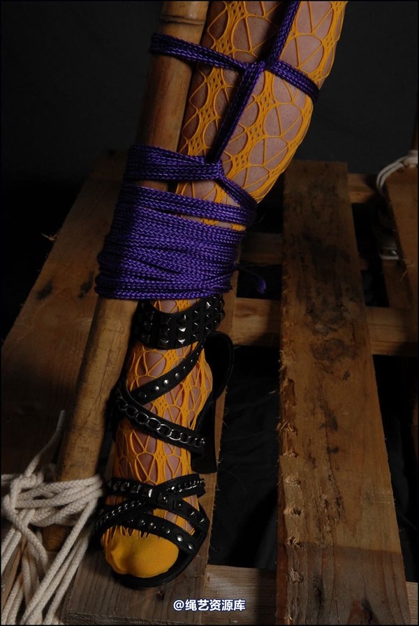 simplytied - Lady CC encased again 第 19 张图片