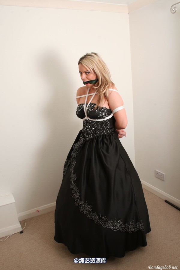 bondagebob - Izzy Ball Gown 第 41 张图片