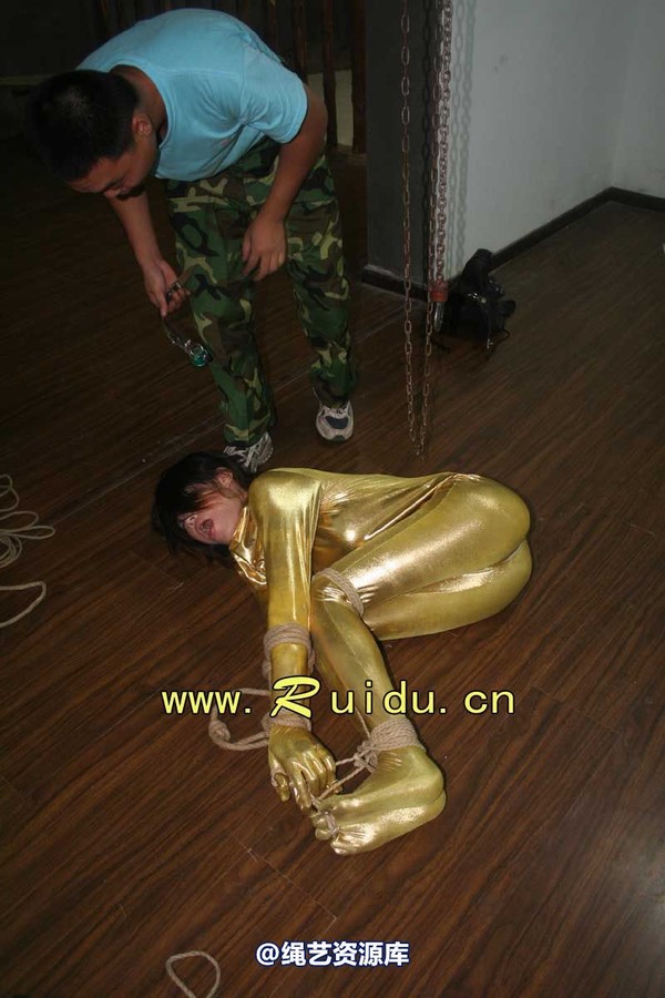 锐度主张 - 20070928第35期 影片胶衣紧缚悬吊图片 第 144 张图片