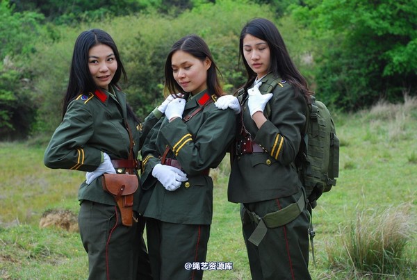 唯美之家 - 外拍军装三模特 第 318 张图片