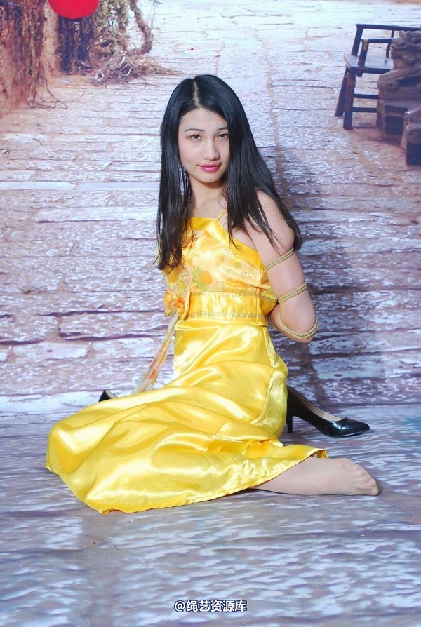 唯美之家 - 新模萧萧黄礼服 第 93 张图片