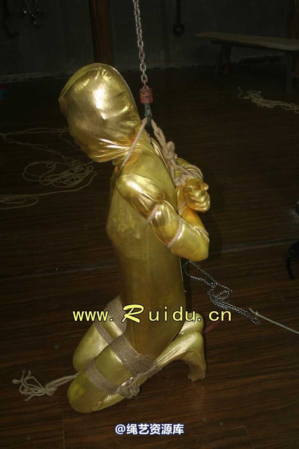 锐度主张 - 20070921第34期 影片胶衣紧缚悬吊图片 第 77 张图片