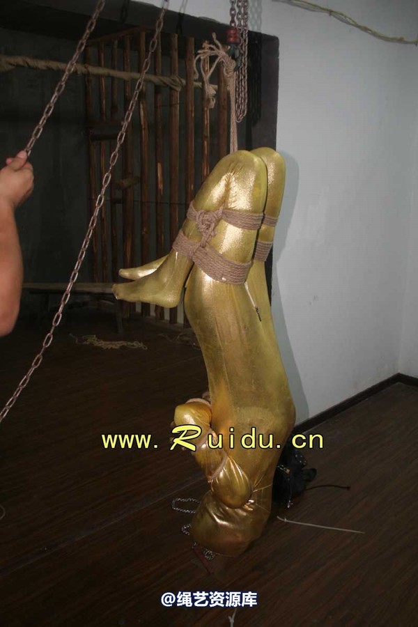 锐度主张 - 20070921第34期 影片胶衣紧缚悬吊图片 第 192 张图片