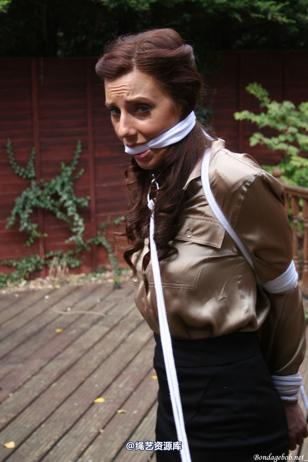 bondagebob - Chrissy Leashed 第 21 张图片
