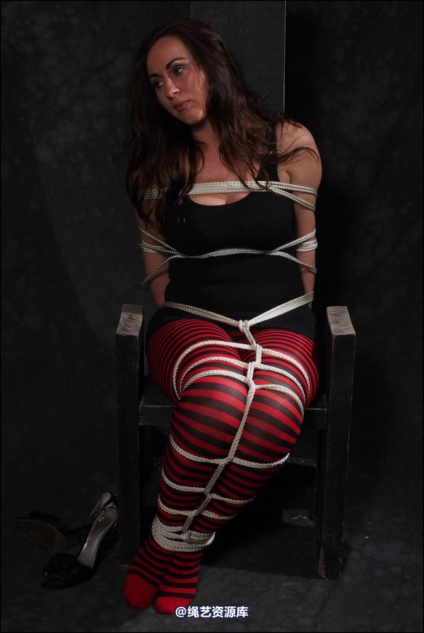 simplytied - Red and Black tights tied 第 11 张图片