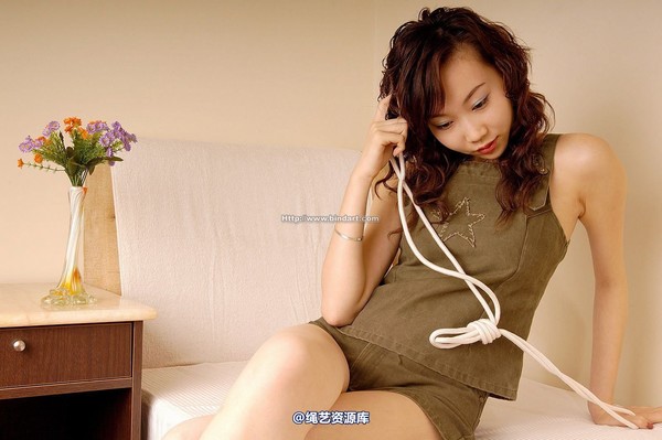 丽柜美束 - 2005-11-05 第 1 张图片