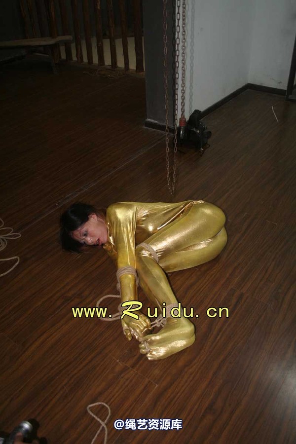 锐度主张 - 20070928第35期 影片胶衣紧缚悬吊图片 第 141 张图片