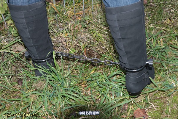girlsinsteel - Public neckcuff 第 107 张图片