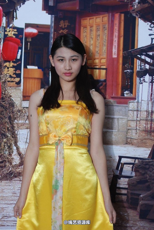 唯美之家 - 新模萧萧黄礼服 第 112 张图片