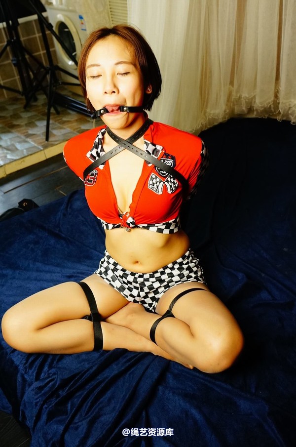 dk13美束馆 - 9.16-小仙儿赛车女郎-D120P 第 5 张图片
