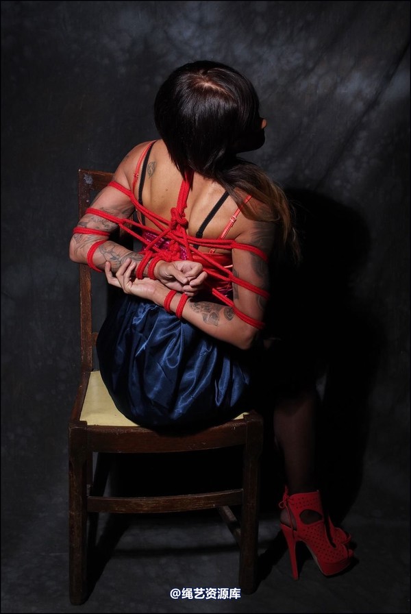 simplytied - Carla tied in red rope 第 13 张图片