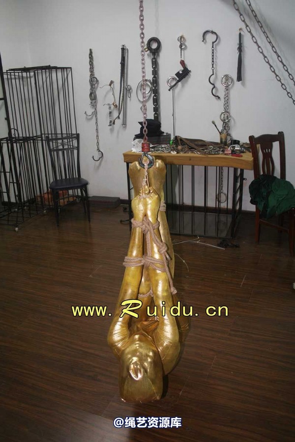 锐度主张 - 20070928第35期 影片胶衣紧缚悬吊图片 第 88 张图片