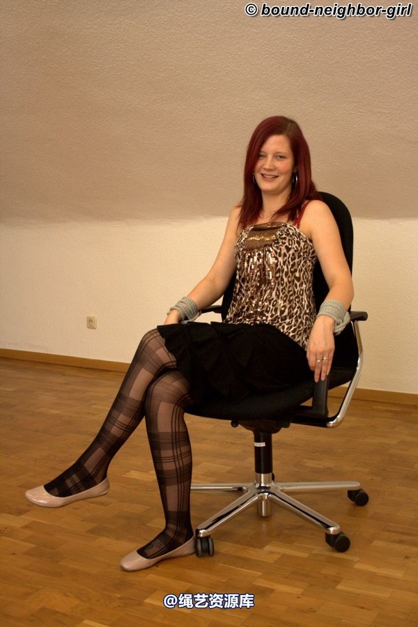 bound-neighbor-girl - Melina - Tied up in the office 1 第 5 张图片