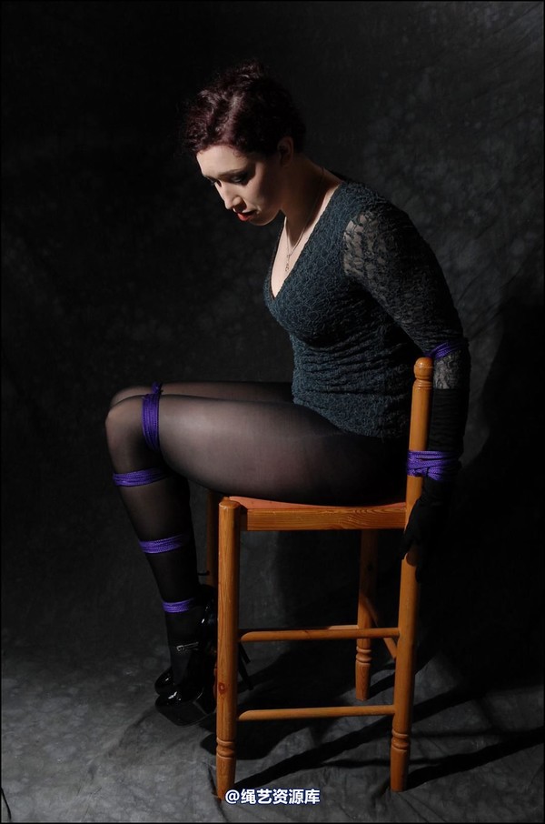 simplytied - Ebony Rose in jumper and tights 第 9 张图片