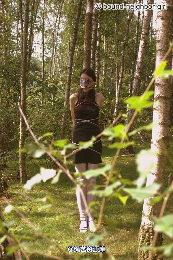bound-neighbor-girl - Tanja - Tied up in the forest 2 第 41 张图片