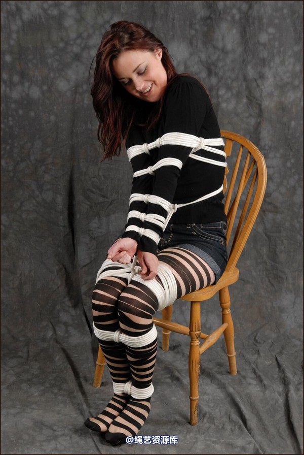 simplytied - Jinx in bondage tights 第 40 张图片