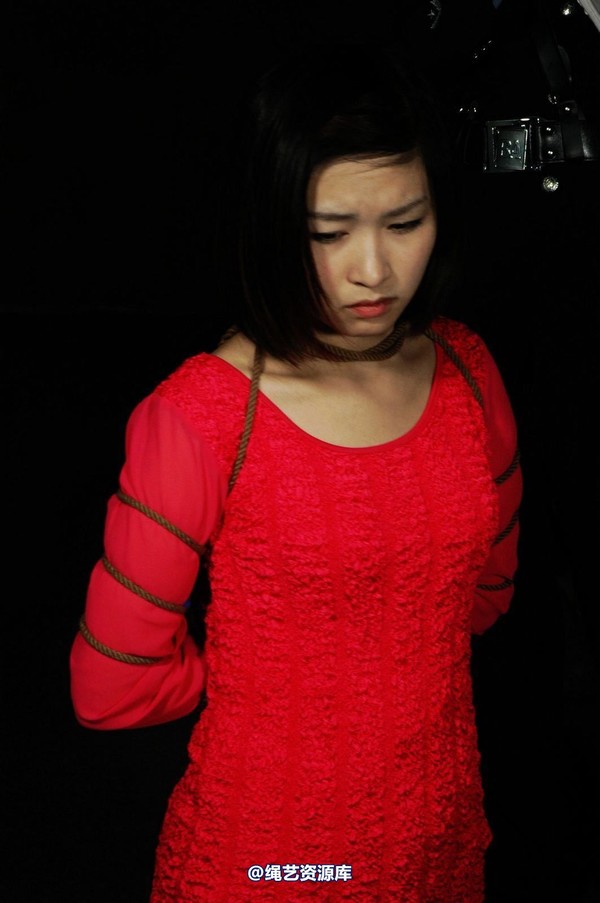 mj影视 - 梅晓枫―临刑捆绑2013-05-09 第 16 张图片