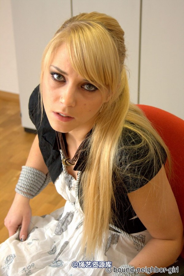bound-neighbor-girl - Janine A - bondage games in the office 1 第 39 张图片