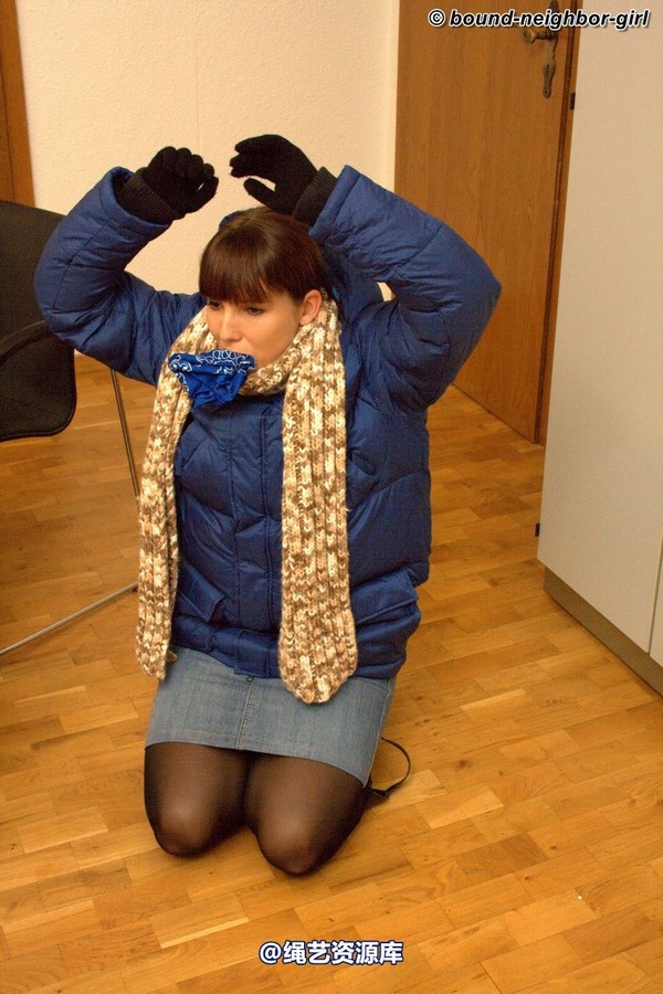 bound-neighbor-girl - Susan - Tied up in winter clothes 1 第 2 张图片
