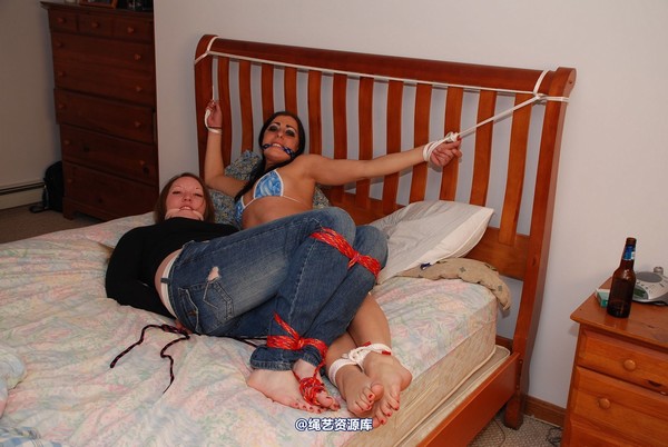 boundhotties - GENEVIEVE & PEACHES 第 13 张图片