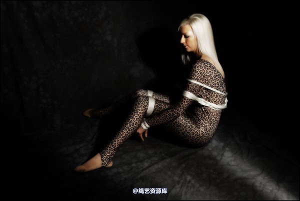 simplytied - Blonde Cat 第 6 张图片