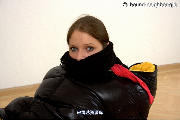 bound-neighbor-girl - Tanja tied in winter jacket 第 22 张图片