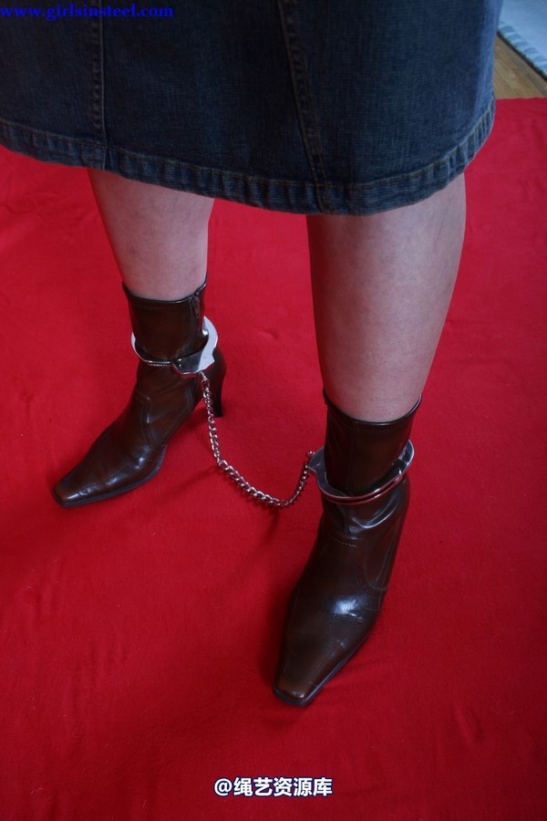 girlsinsteel - Anita handcuffed 第 59 张图片