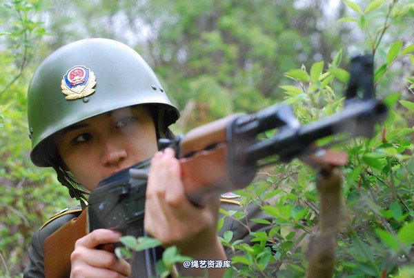 唯美之家 - 外拍军装三模特 第 117 张图片