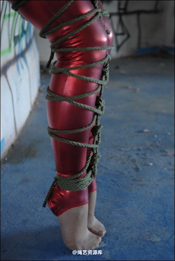 simplytied - Shiny Red on Spain 2 第 30 张图片