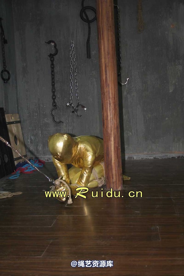 锐度主张 - 20070928第35期 影片胶衣紧缚悬吊图片 第 12 张图片