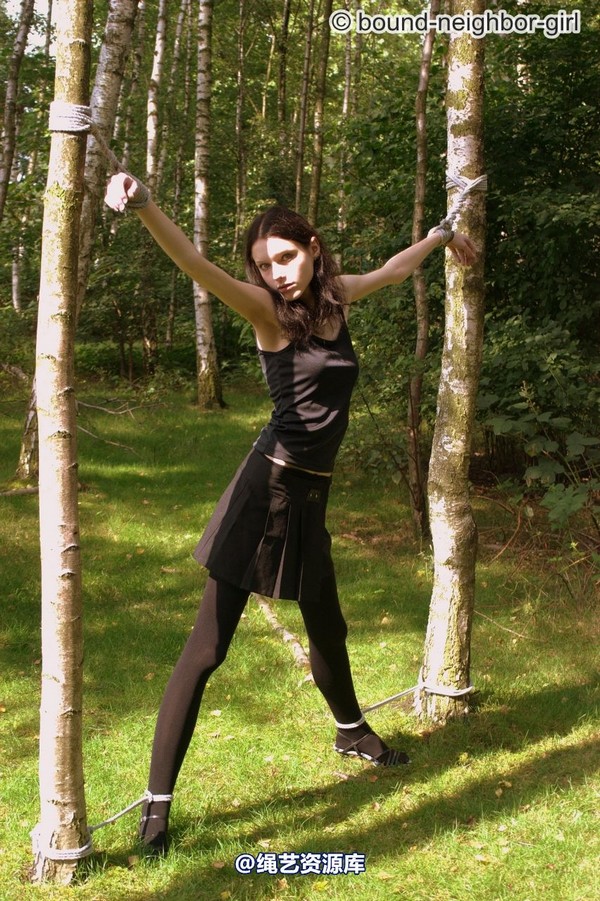 bound-neighbor-girl - Tanja - Tied up in the forest 1 第 10 张图片
