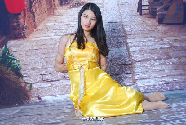 唯美之家 - 新模萧萧黄礼服 第 64 张图片