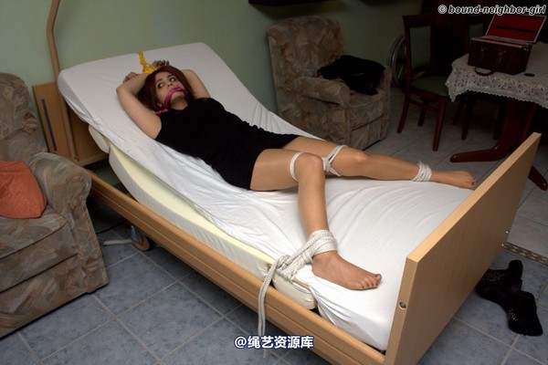 bound-neighbor-girl - Nina A - Tied to the bed 2 第 38 张图片