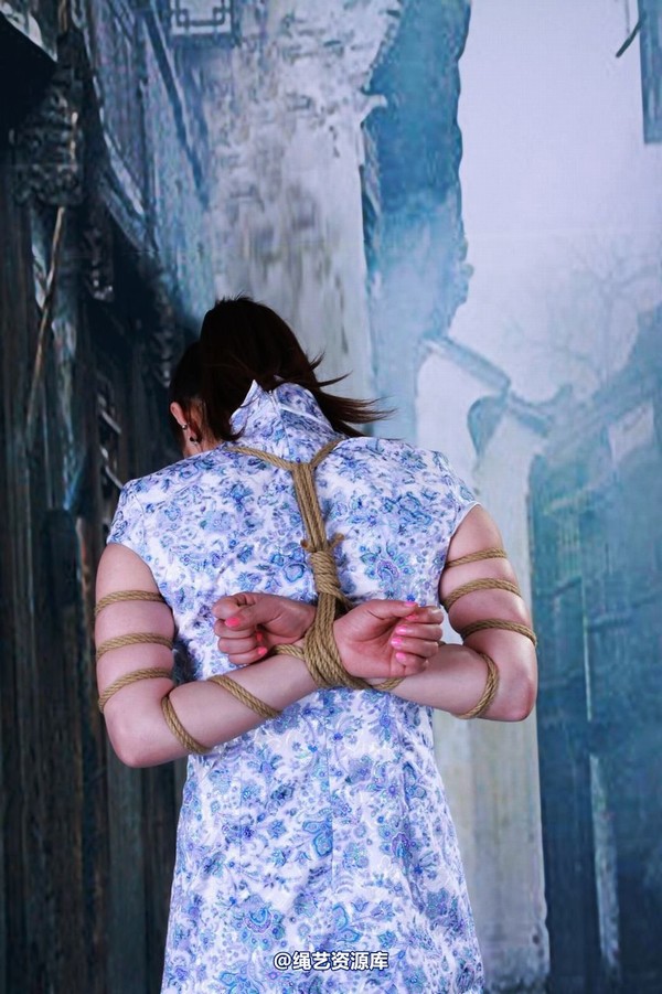 神艺缘 - 234-老街旗袍少女 第 5 张图片