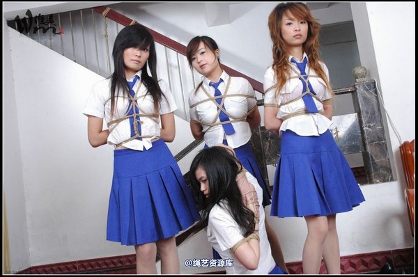 唯美之家 - 2008-09-24制服群绑 第 149 张图片
