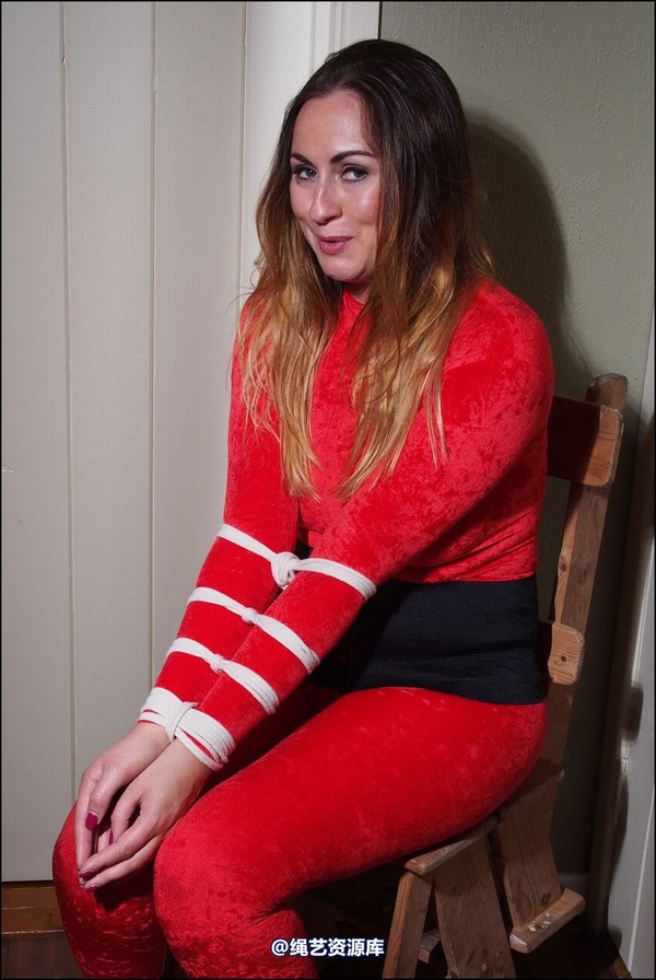 simplytied - Red catsuit landing tied 第 6 张图片