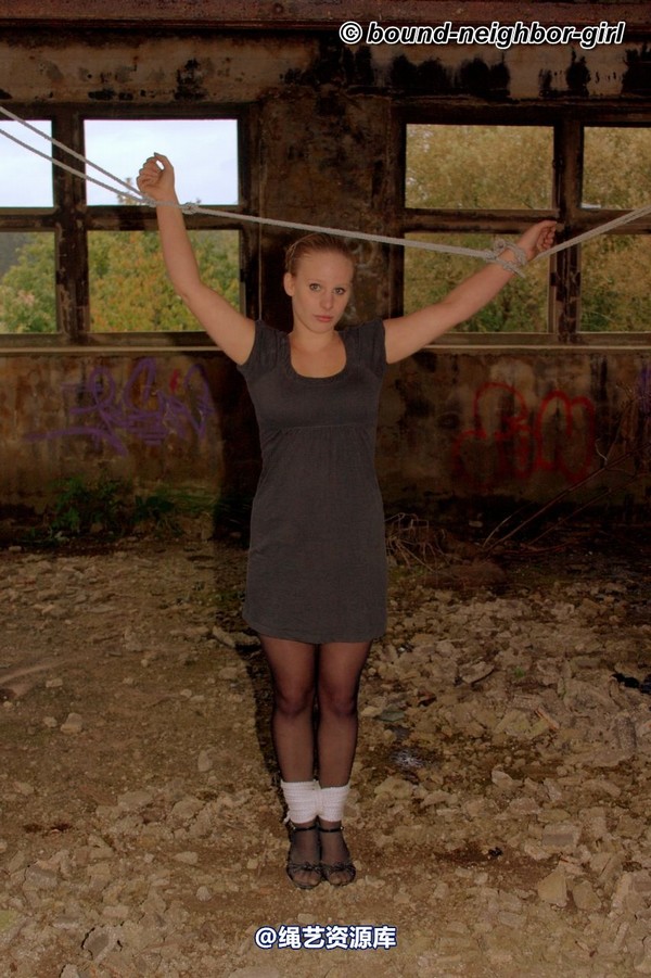 bound-neighbor-girl - Peggy - surprise in the ruins part 2 第 25 张图片